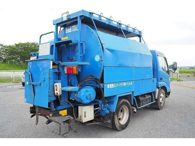 HINO DUTRO 2001 Image 31