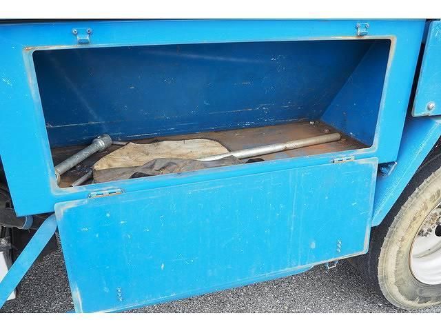 HINO DUTRO 2001 Image 31