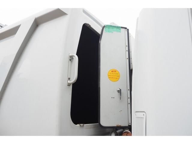 MITSUBISHI FUSOU FIGHTER 2012 Image 31