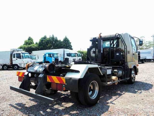 MITSUBISHI FUSOU FIGHTER 2011 Image 31