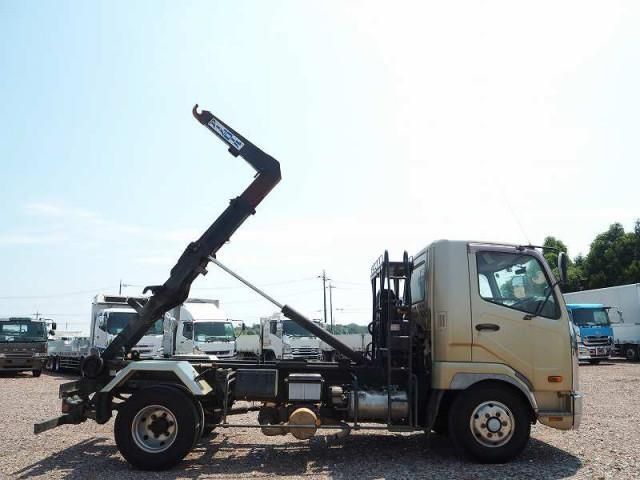 MITSUBISHI FUSOU FIGHTER 2011 Image 31