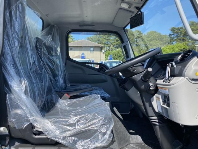 MITSUBISHI CANTER 2024 Image 31