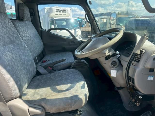 HINO DUTRO 2010 Image 31