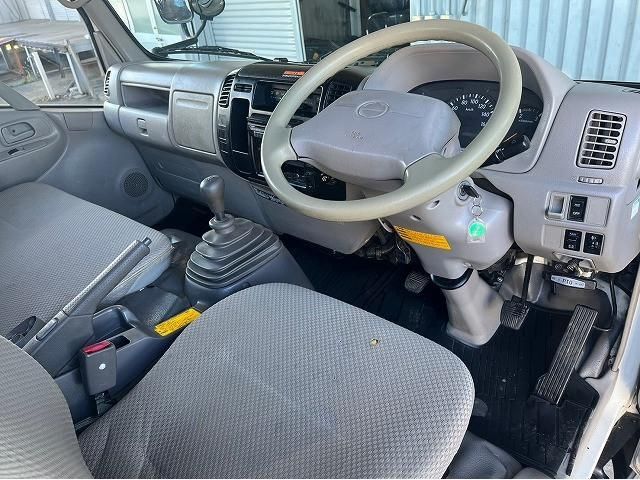 HINO DUTRO 2006 Image 31