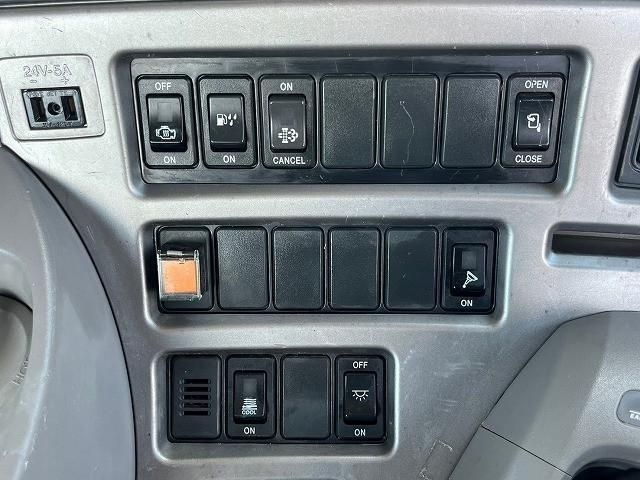 NISSAN DIESEL QUON 2014 Image 31