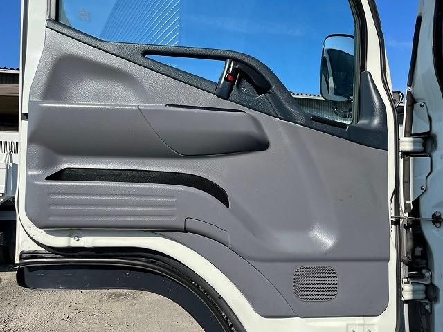 MITSUBISHI CANTER 2012 Image 31