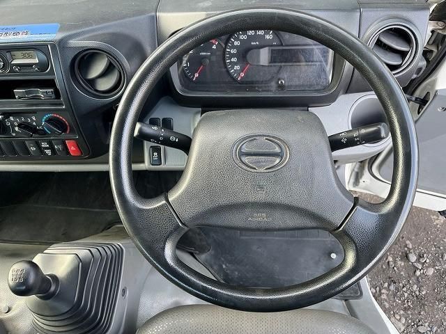 HINO DUTRO 2017 Image 31