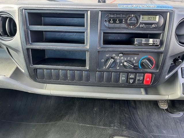 HINO DUTRO 2017 Image 31