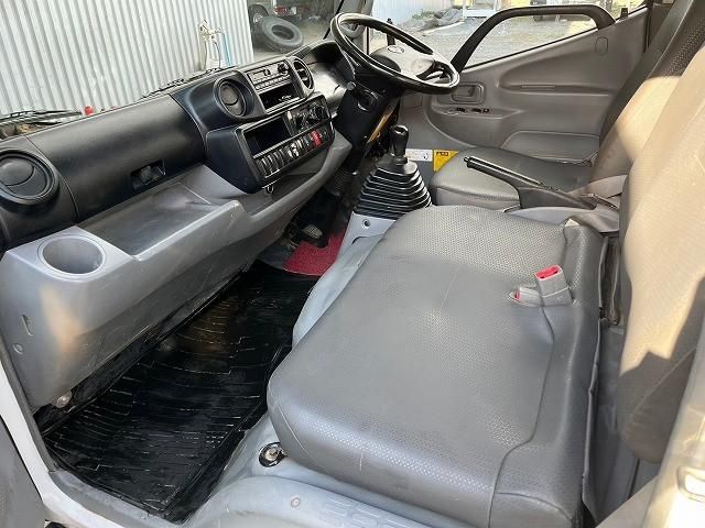 HINO DUTRO 2013 Image 31