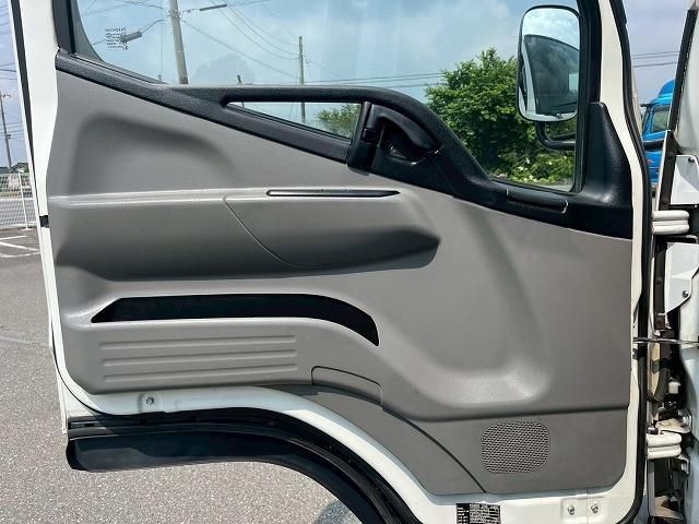 MITSUBISHI CANTER 2017 Image 31