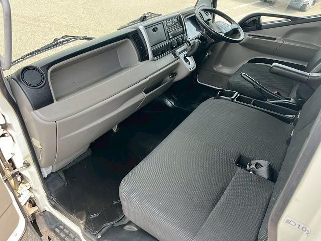 MITSUBISHI CANTER 2017 Image 31