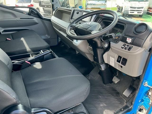 MITSUBISHI CANTER 2017 Image 31