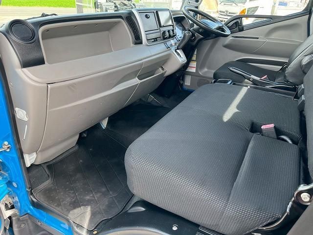 MITSUBISHI CANTER 2017 Image 31