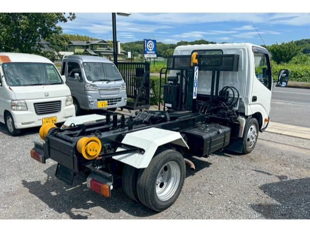 HINO DUTRO 2017 Image 31