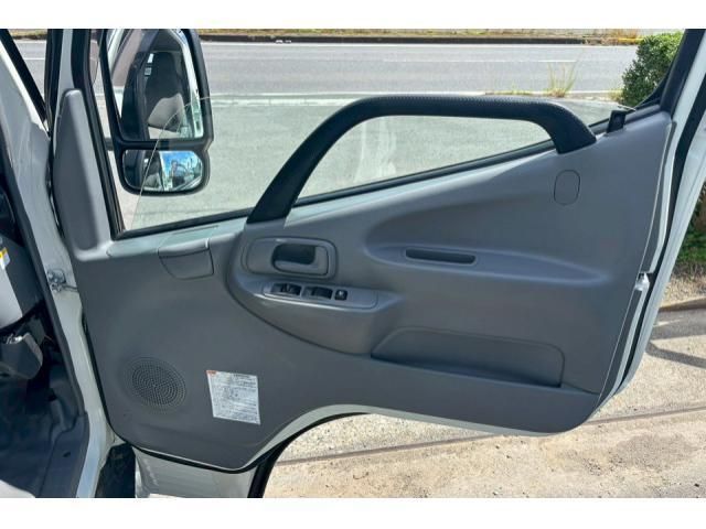 HINO DUTRO 2017 Image 31