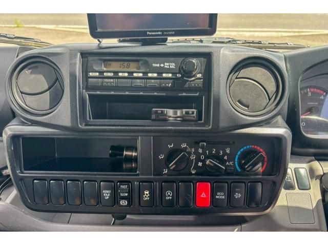 HINO DUTRO 2017 Image 31