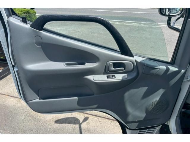 HINO DUTRO 2017 Image 31