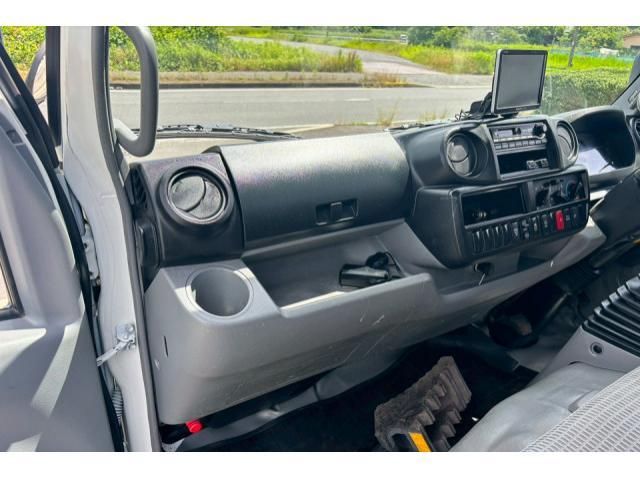 HINO DUTRO 2017 Image 31