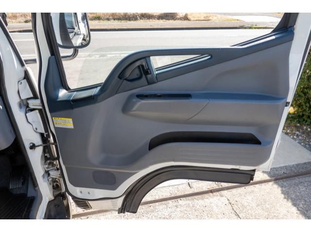 MITSUBISHI CANTER 2016 Image 31