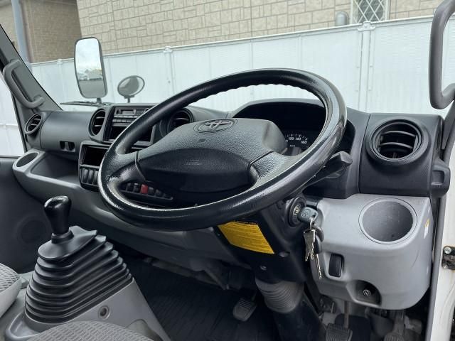 TOYOTA DYNA 2013 Image 31