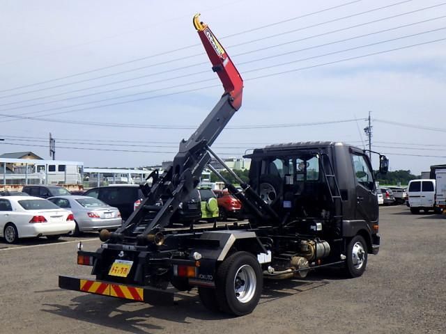 MITSUBISHI FUSOU FIGHTER 2017 Image 31