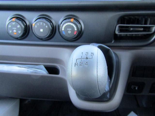 MITSUBISHI CANTER 2024 Image 31