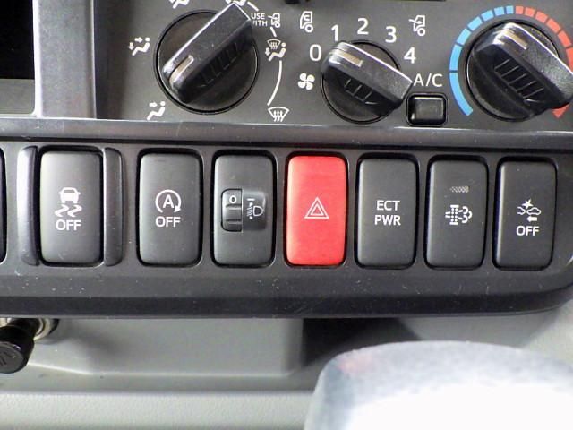 HINO DUTRO 2017 Image 31