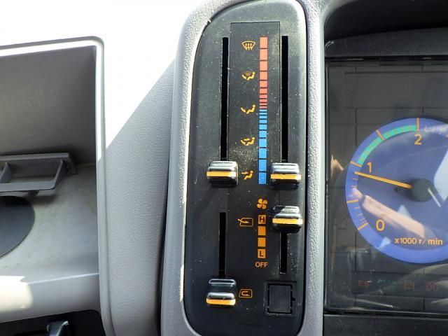 HINO LIESSE 2009 Image 31