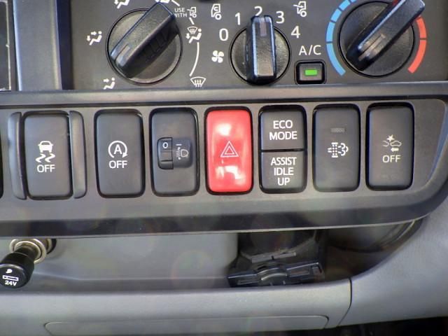 HINO DUTRO 2017 Image 31