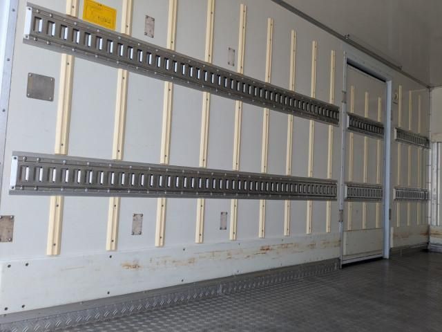 HINO DUTRO 2018 Image 31