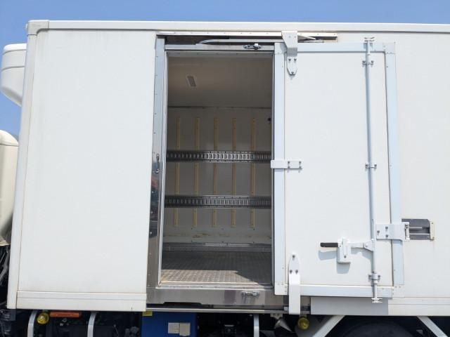 HINO DUTRO 2018 Image 31