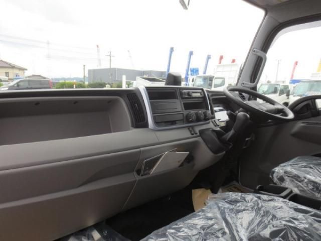 MITSUBISHI CANTER 2023 Image 31