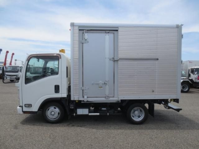 ISUZU ELF 2018 Image 31