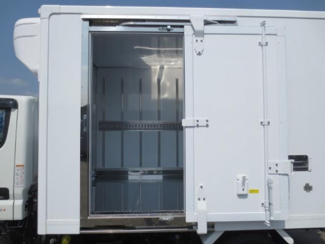 MITSUBISHI CANTER 2024 Image 31