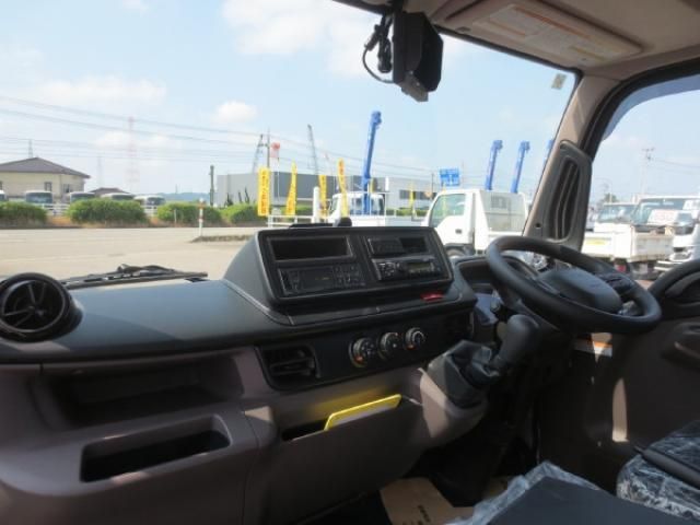 MITSUBISHI CANTER 2024 Image 31