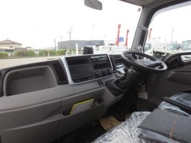 MITSUBISHI CANTER 2023 Image 31
