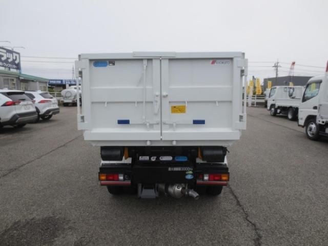 MITSUBISHI CANTER 2024 Image 31
