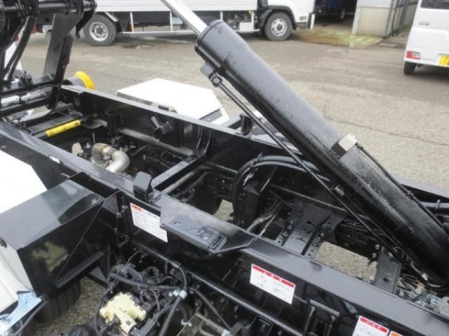 MITSUBISHI CANTER 2024 Image 31