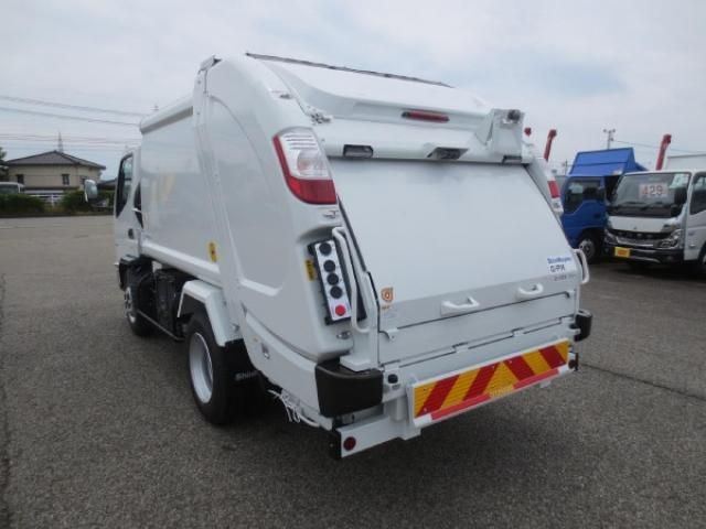 MITSUBISHI CANTER 2025 Image 31