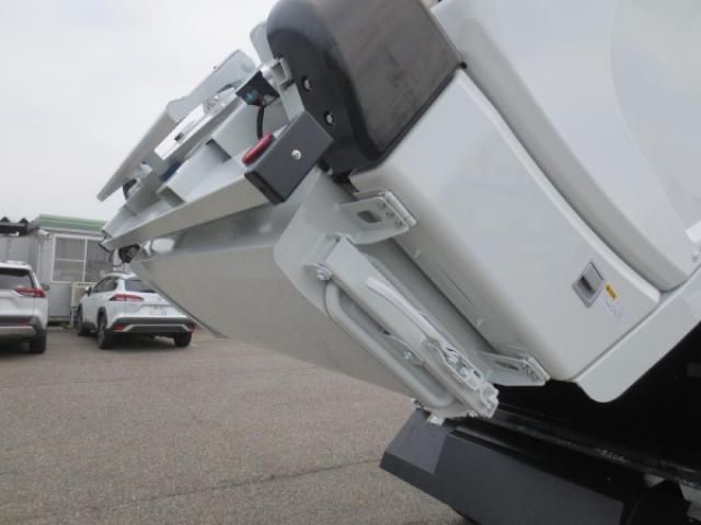 MITSUBISHI CANTER 2025 Image 31