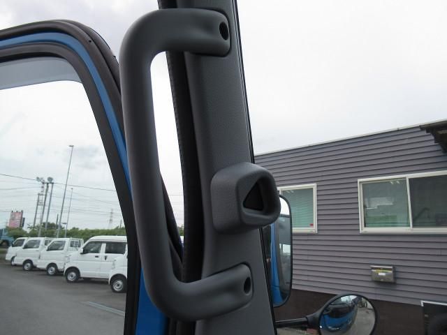 MITSUBISHI CANTER 2023 Image 31