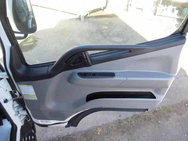 MITSUBISHI CANTER 2023 Image 31