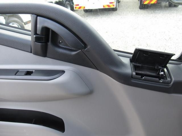 MITSUBISHI CANTER 2023 Image 31