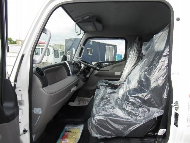 MITSUBISHI CANTER 2024 Image 31