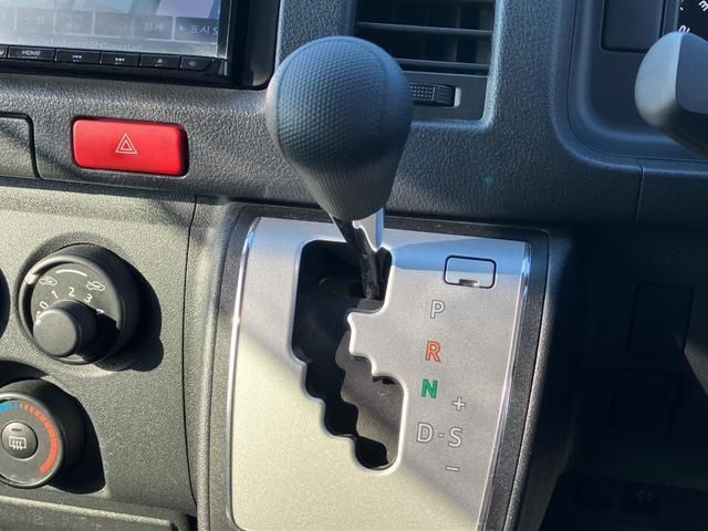 TOYOTA HIACE VAN 4WD 2019 Image 31