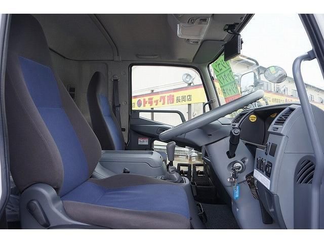 MITSUBISHI FUSOU FIGHTER 2015 Image 31