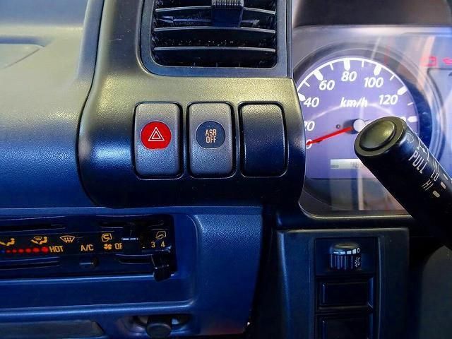 ISUZU ELF 2005 Image 31