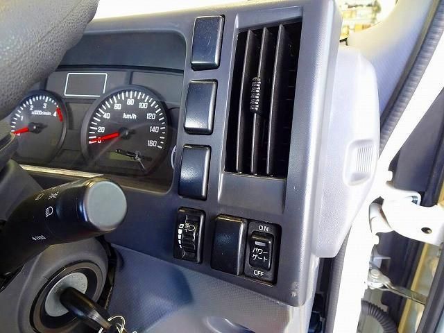 ISUZU ELF 2018 Image 31