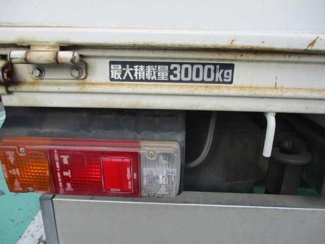 HINO DUTRO 2005 Image 31