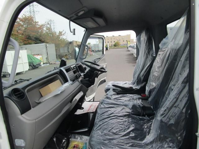 MITSUBISHI CANTER 2023 Image 31